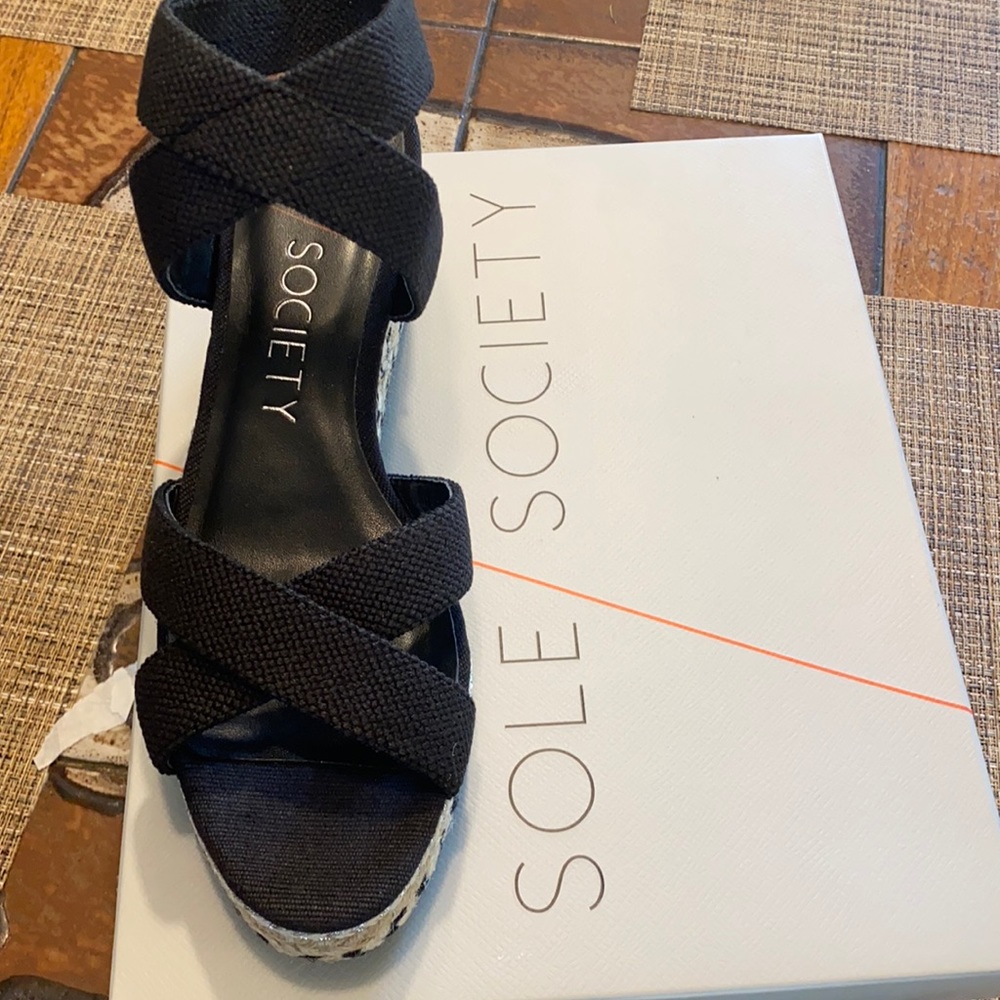 NIB SOLE/SOCIETY SANDALS